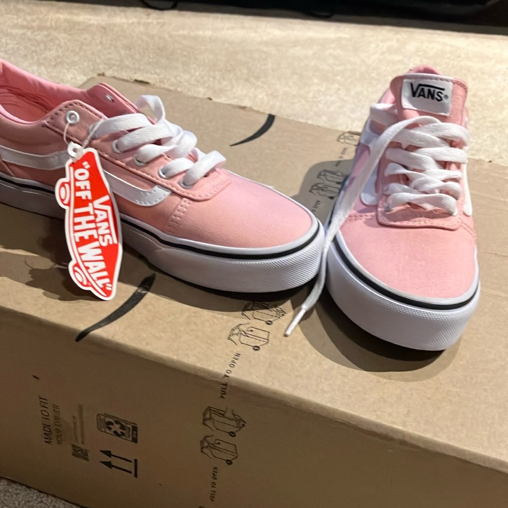 BRAND NEW!!! Vans Blush Pink Canvas Shoes women’s size 6 and kids size 4